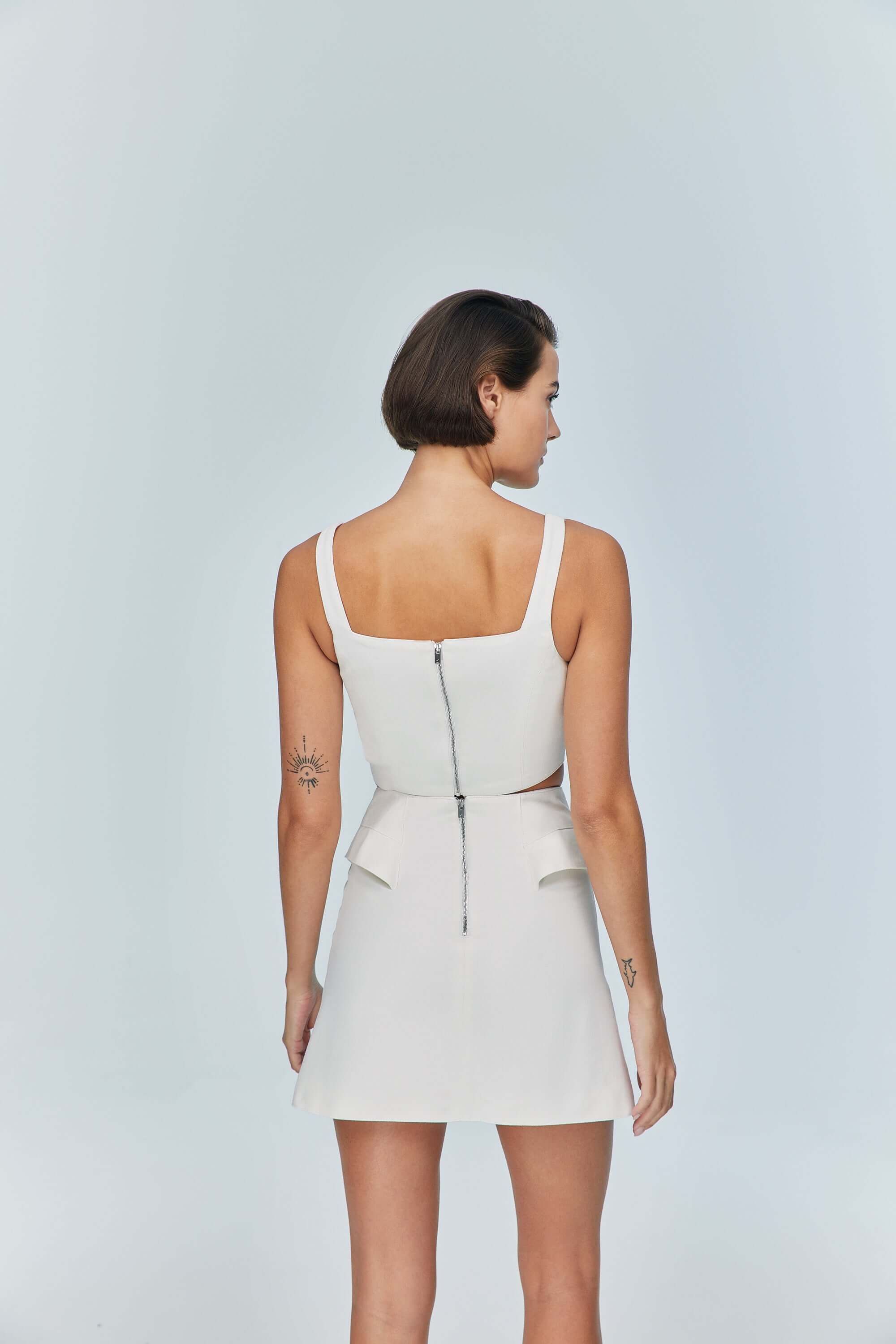 JENDUE Ron Crop Denim Top - Stylish White Asymmetrical Top